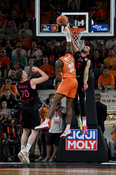 消费者之间 消费者之间